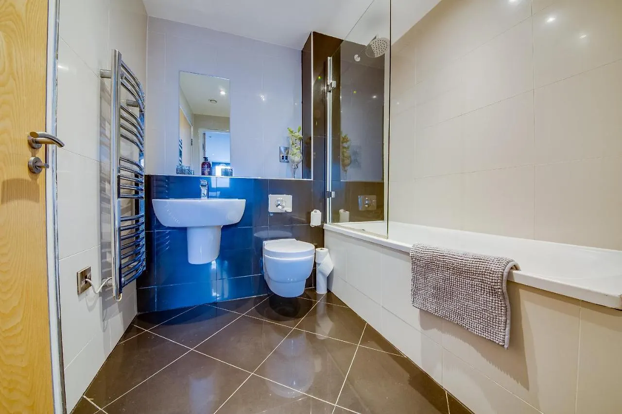 Spacious 3-Bed Penthouse With City Sky Line Views Sheffield Appartement