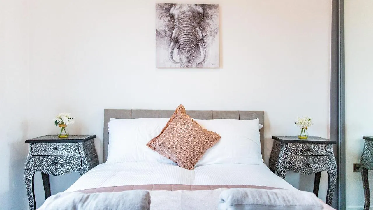 Appartement Spacious 3-Bed Penthouse With City Sky Line Views Sheffield