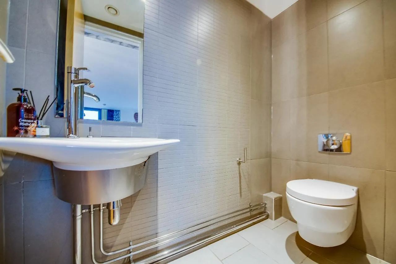 Spacious 3-Bed Penthouse With City Sky Line Views Sheffield
