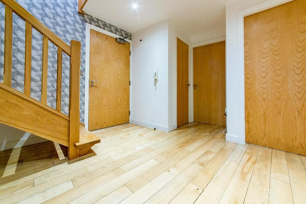 Appartement Spacious 3-Bed Penthouse With City Sky Line Views Sheffield