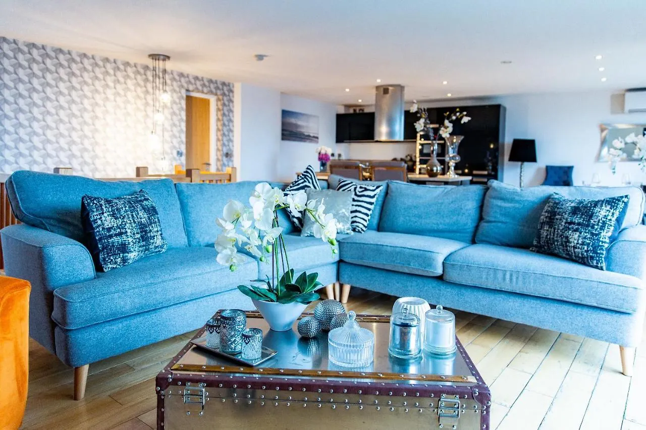 Spacious 3-Bed Penthouse With City Sky Line Views Sheffield 0*,